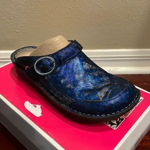 Womens Algeria clogs size 7/7.5 (US) 37 UK.